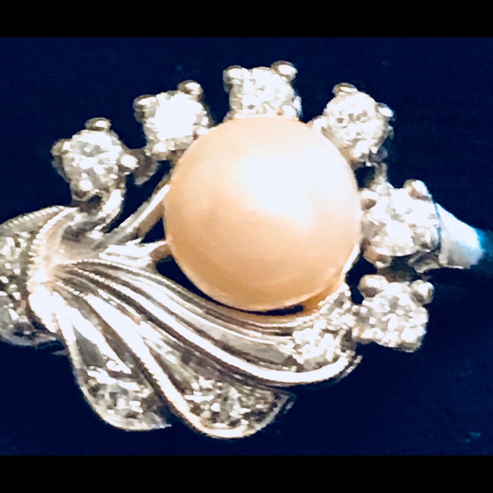 Ladies Vintage Freshwater Pearl and Diamond Ring